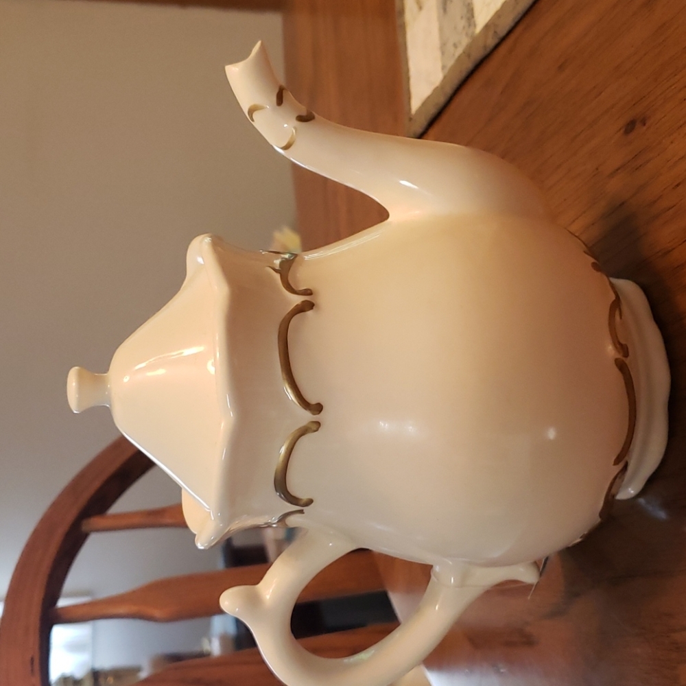 Teapot - Picture 2 of 4